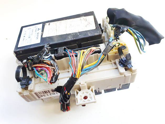 8637A020 Mitsubishi Colt 2003 Drošinātāju kārba