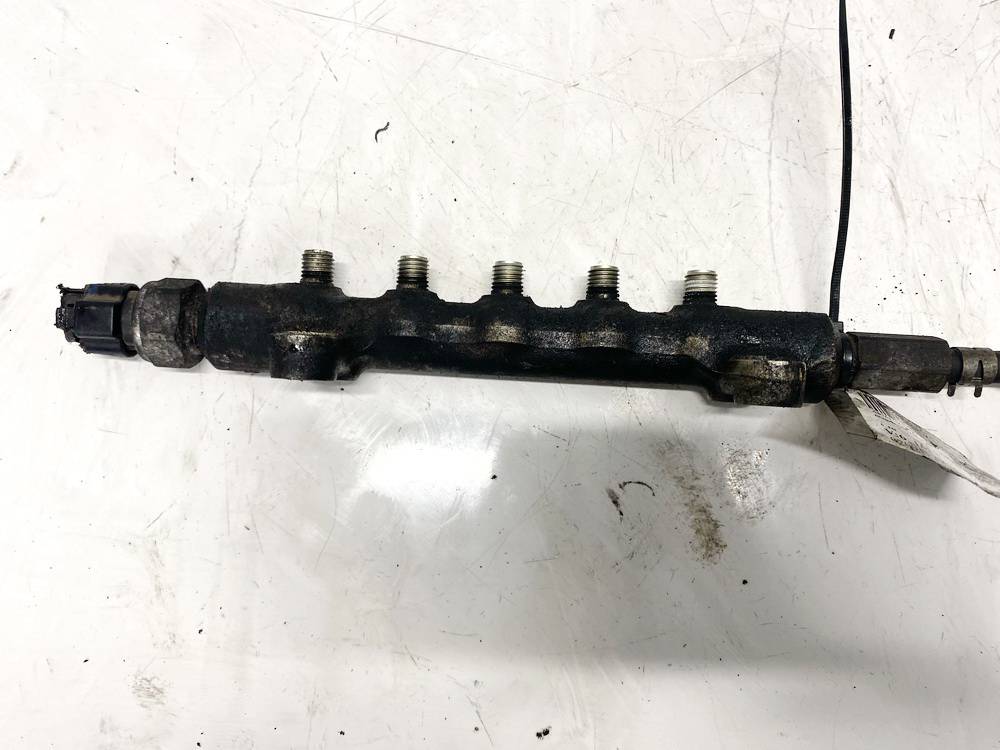 Toyota Corolla Verso 2007 Fuel injector rail (injectors)(Fuel distributor)