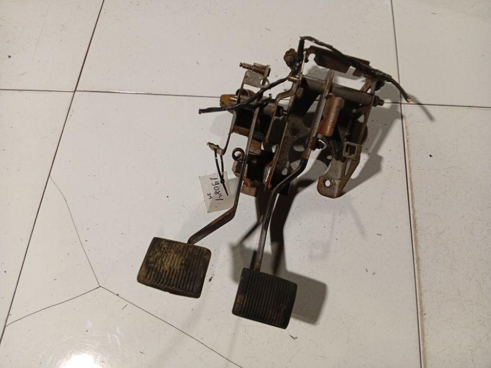 Chrysler Sebring 2002 Pedal work, Brake pedal, Pedal bracket, Clutch pedal