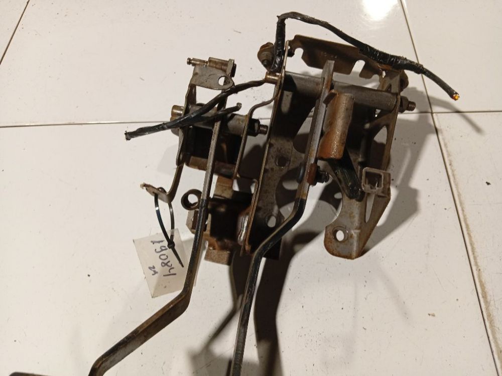 Chrysler Sebring 2002 Pedal work, Brake pedal, Pedal bracket, Clutch pedal - Thumbnail 3