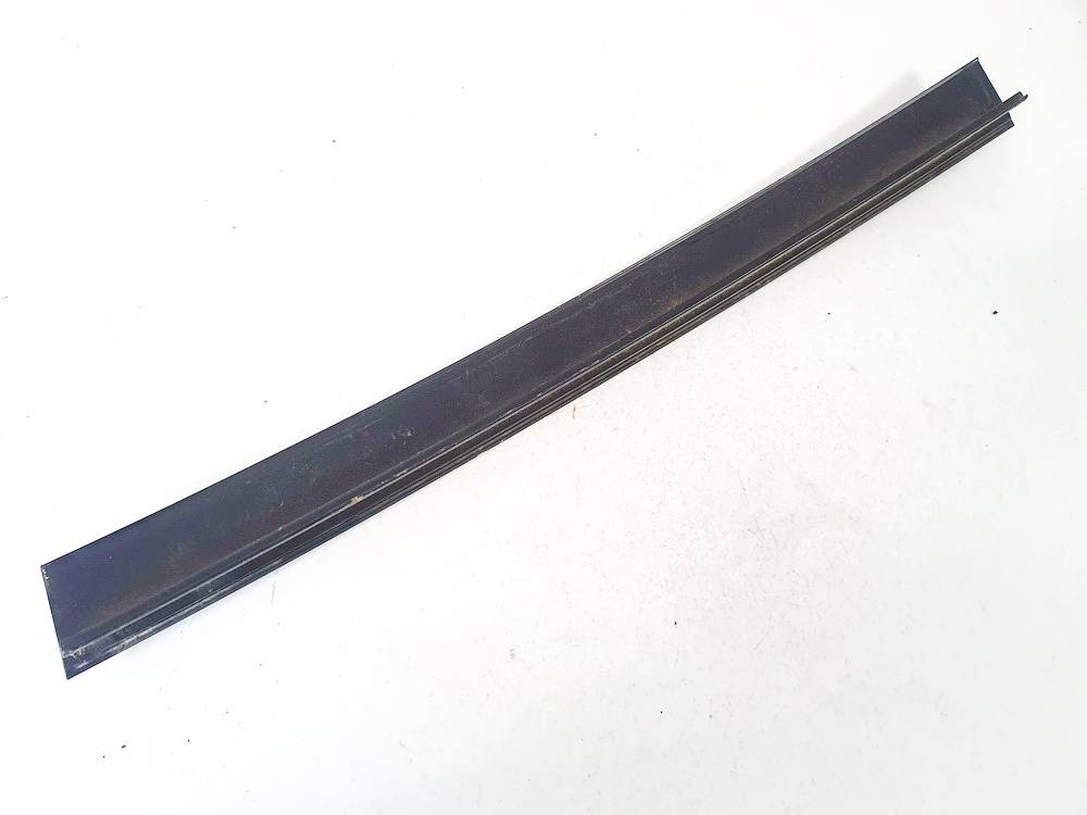 BMW 3-Series 2002 Listón embellecedor de la ventana de la puerta - TRASERO DERECHO - Thumbnail 3
