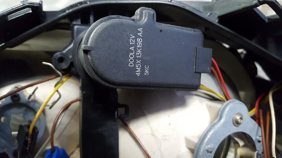 4M5X13K198AA Ford Focus 2007 Zibinto aukscio reguliatorius (korektorius)