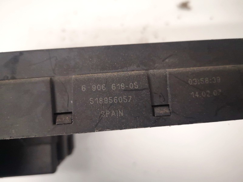 690661901 BMW 5-Series 2005 Fuse box - Thumbnail 3