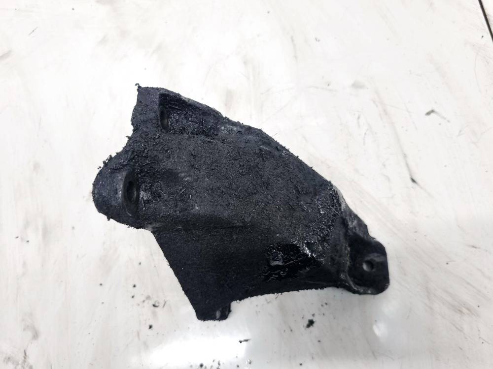 8D0199307L Volkswagen Passat 1997 Engine Mount Bracket and Gearbox Mount Bracket