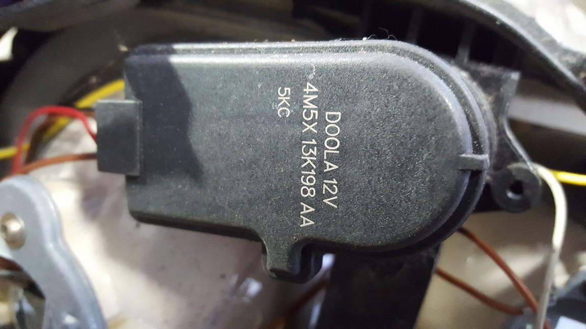 4M5X13K198AA Ford Focus 2007 Zibinto aukscio reguliatorius (korektorius)