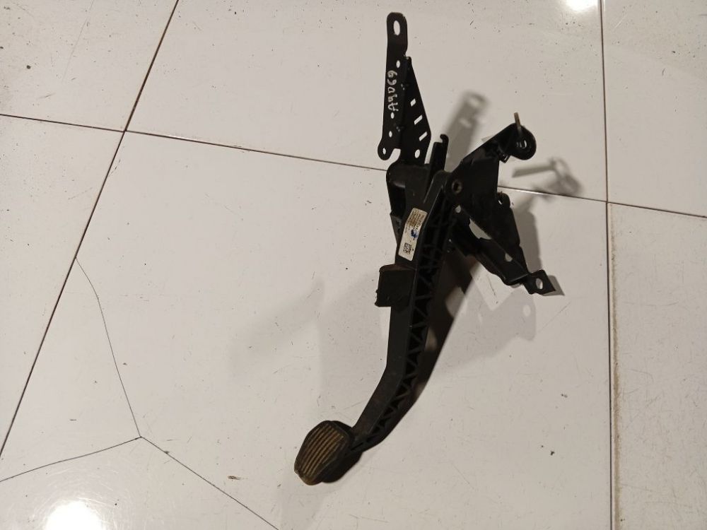 4N517B633EH Volvo V50 2005 Sankabos pedalas