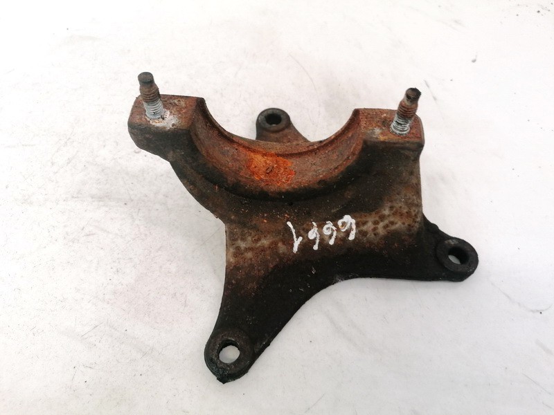 Volvo S40 2005 Engine Mount Bracket and Gearbox Mount Bracket