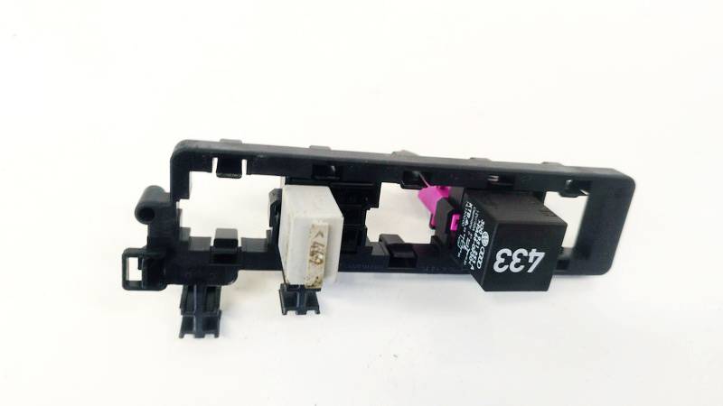 1K1937503 Skoda Octavia 2005 Fuse box