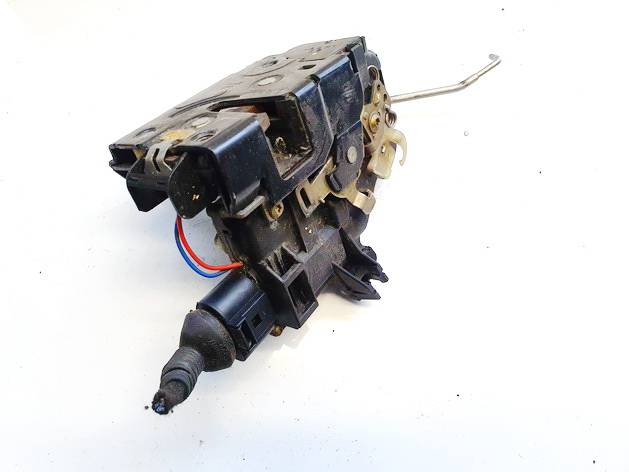 Audi A4 2002 Oven Lukko - EDESSÄ VASEMMALLA - Thumbnail 3