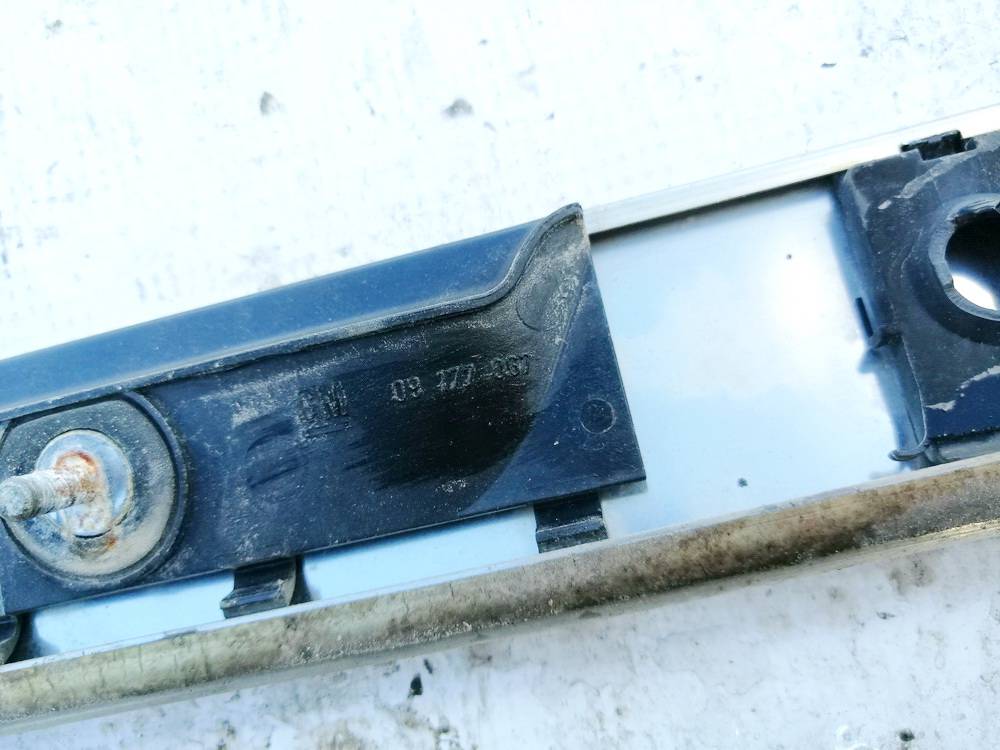 09177067 Opel Vectra 2004 Door handle tailgate boot trim strip cover - REAR - Thumbnail 3