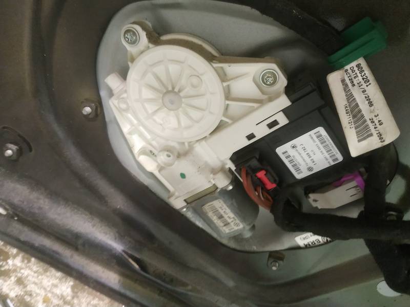 1K0959792J Volkswagen Golf 2005 Window Motor - FRONT RIGHT