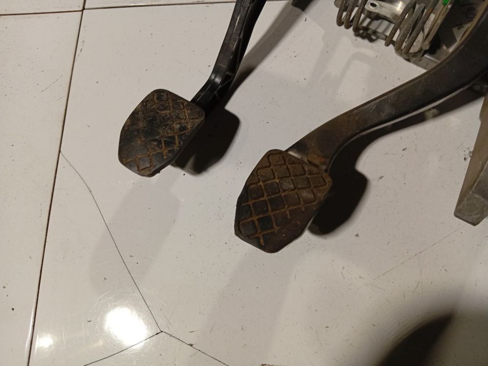 8D1721117K Audi A6 1999 Stabdziu pedalas - Thumbnail 2