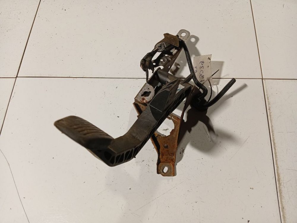 4N517B633EJ Volvo V50 2005 Clutch pedal