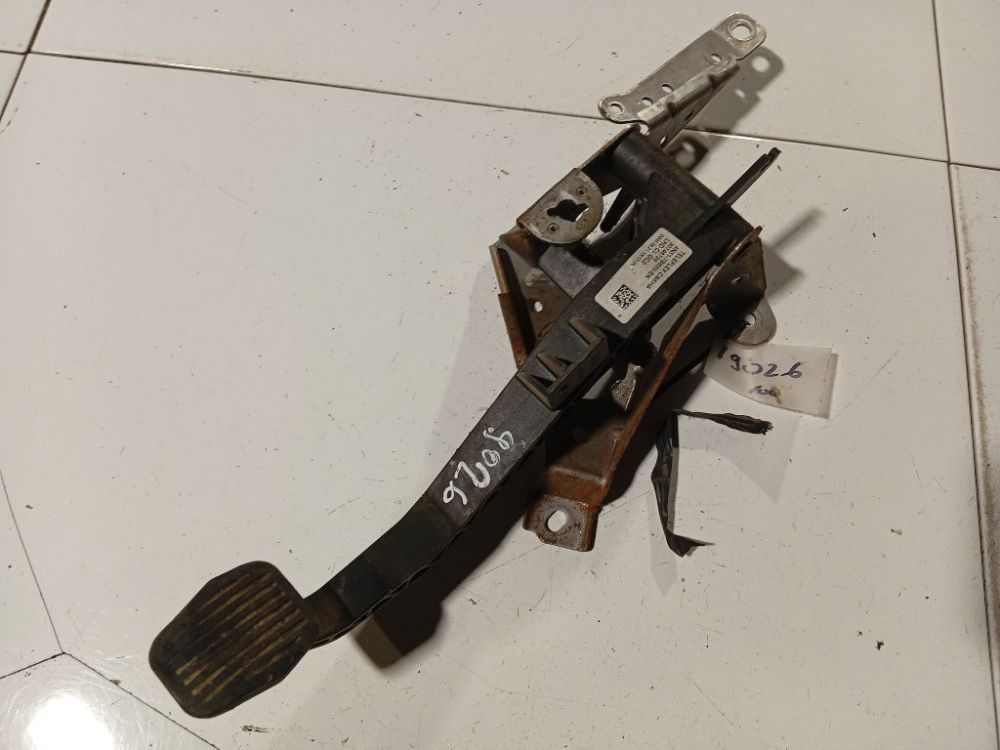 4N517B633EK Volvo V50 2005 Sajūga pedālis