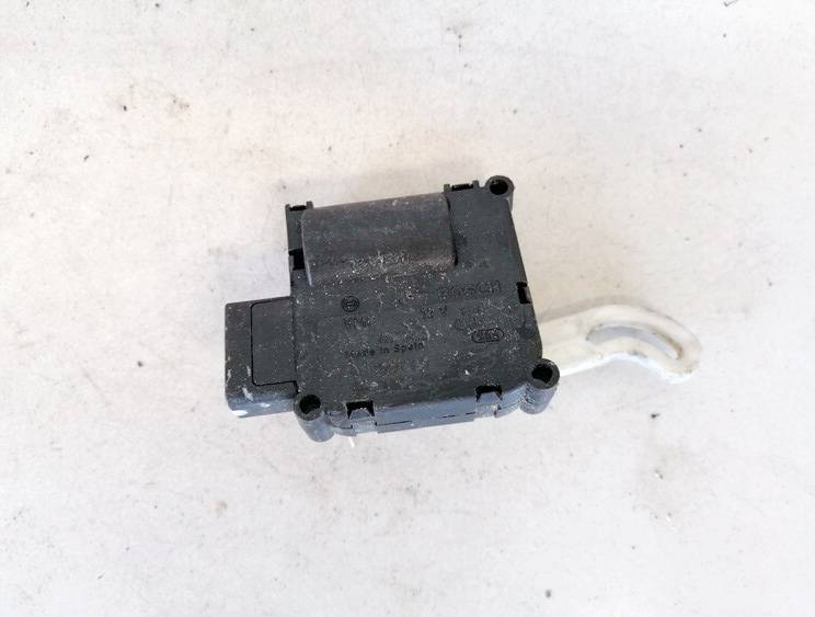 4E0820511 Volkswagen Touareg 2004 Heater Vent Flap Control Actuator Motor