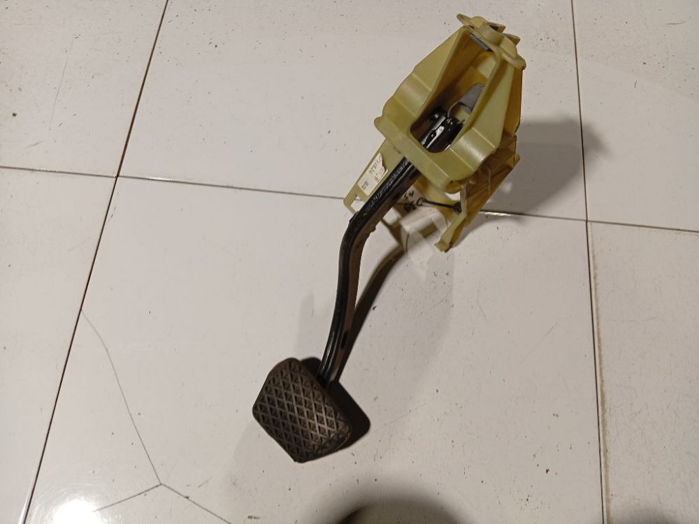 35106752517 BMW 7-Series 2002 Pedał hamulca