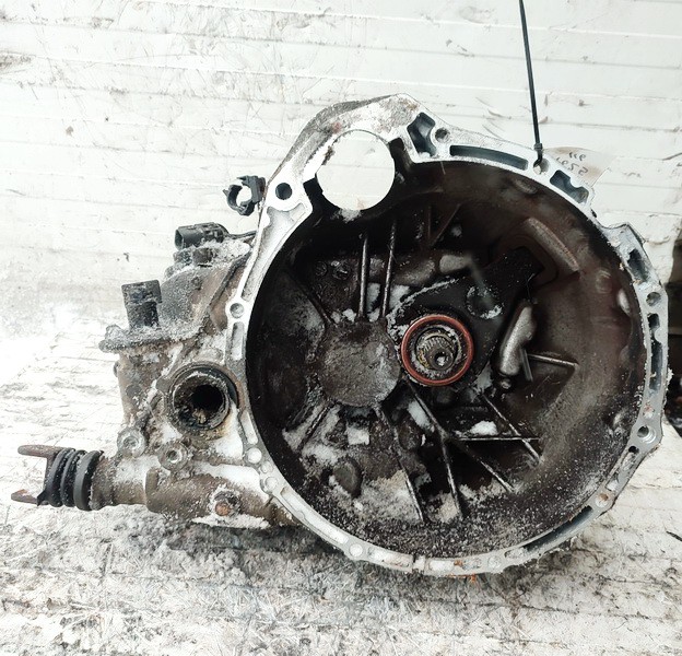 YD1 Nissan Almera Tino 2001 Gearbox