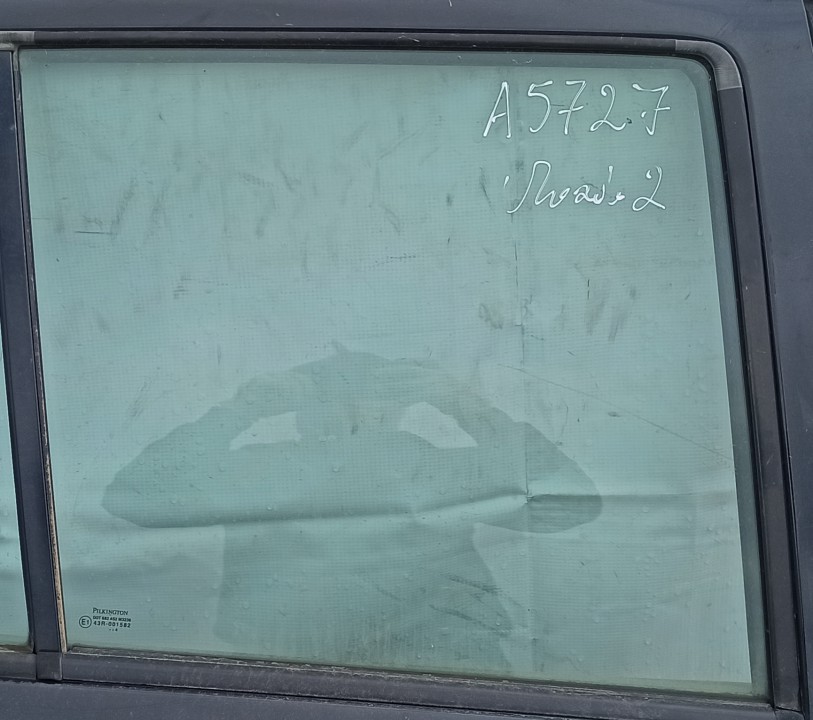 JUODA Mazda 2 2004 Szyba drzwi - TYLNE PRAWE