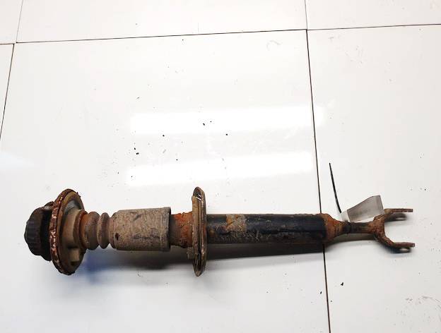 Volkswagen Passat 1997 Iskunvaimennin - EDESSÄ OIKEALLA