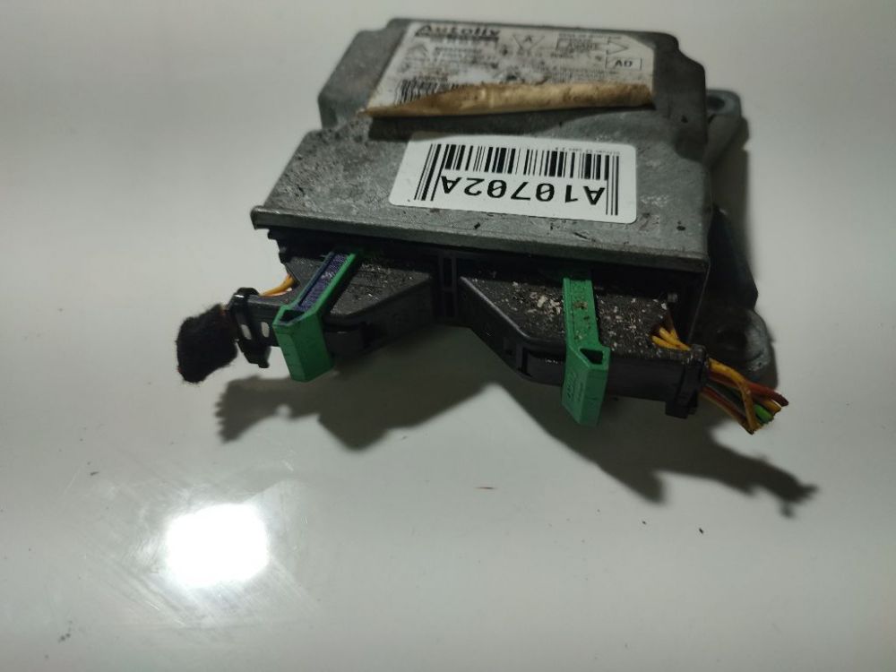 608762100A Citroen C5 2009 Airbag crash sensors module