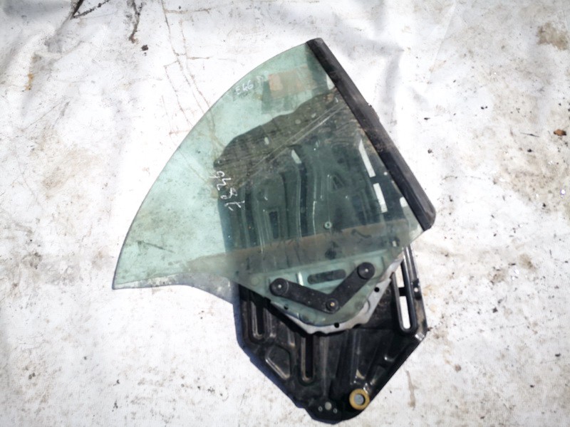 BMW 3-Series 2001 Corner quarter window glass - REAR RIGHT