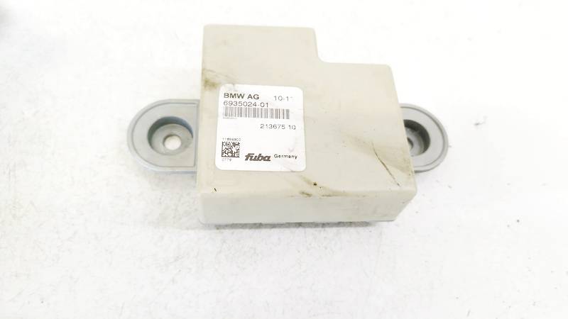 693502401 BMW 3-Series 2006 Pystyantennivahvistin