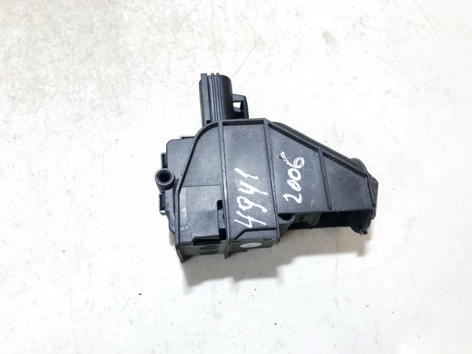 6M21220A20AC Ford Galaxy 2006 Centrinio duru uzrakto varikliukas