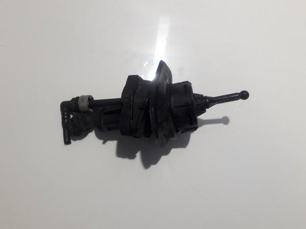 S4MZD Volvo S40 1999 Master clutch cylinder
