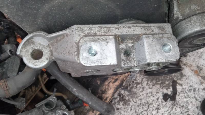 Audi A3 1998 Engine Mount Bracket and Gearbox Mount Bracket - Thumbnail 2