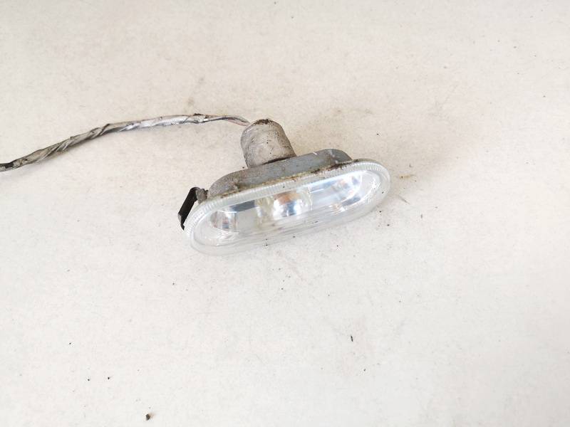 1J0949117 Volkswagen Golf 2001 Clear Side Repeaters - FRONT RIGHT