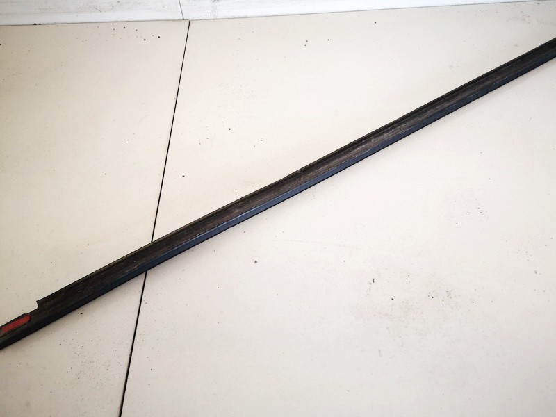 Mazda 3 2006 Listón embellecedor de la ventana de la puerta delantera - DELANTERO IZQUIERDO - Thumbnail 3