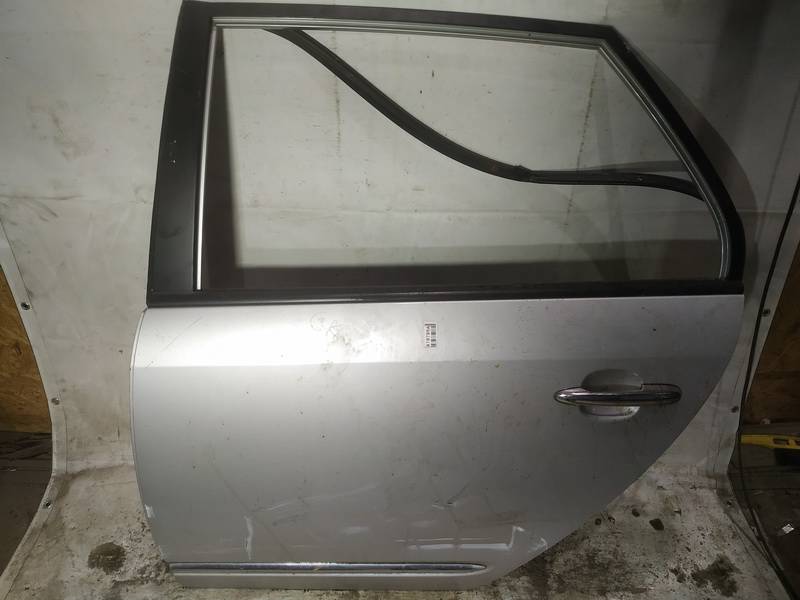 PILKOS Kia Carens 2007 Durvis - AIZMUGURE PA KREISI