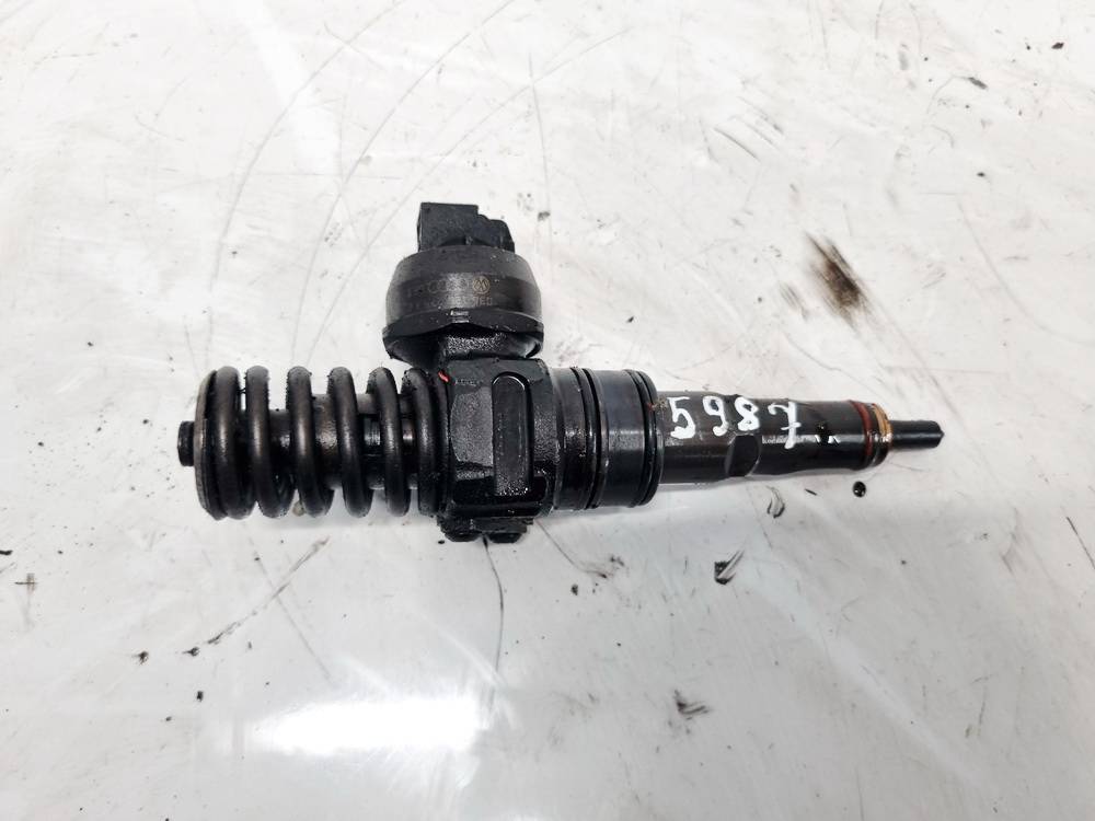 038130073AG Volkswagen Golf 2004 INYECTOR, Inyector de combustible