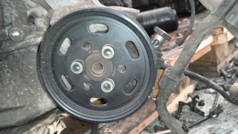 Audi A3 1998 Насос усилителя руля (Насос ГУР) - Thumbnail 2