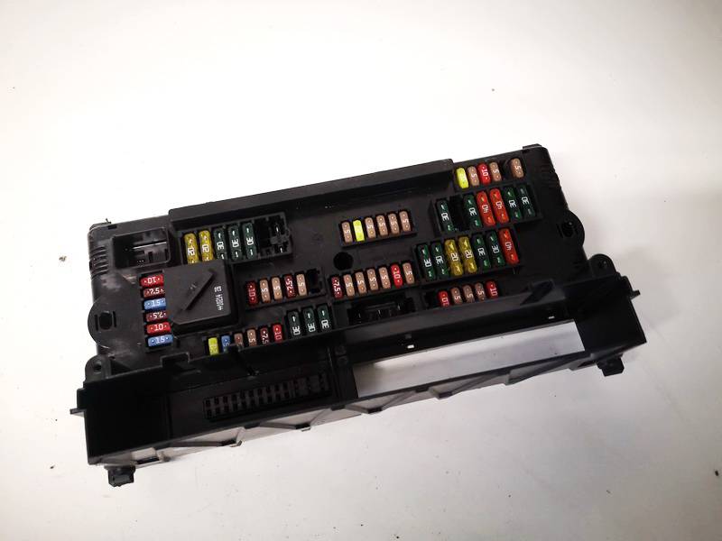 921086101 BMW 5-Series 2011 Fuse box