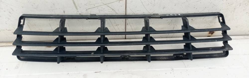 Volvo V50 2004 Bumper Grille - FRONT CENTER - Thumbnail 3