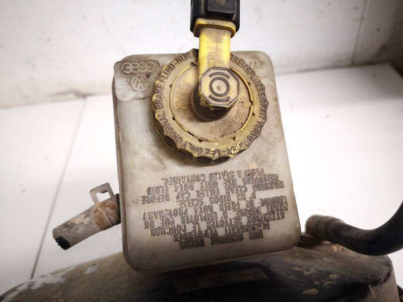 L481402 Volkswagen Bora 2003 Brake Master Cylinder Reservoir