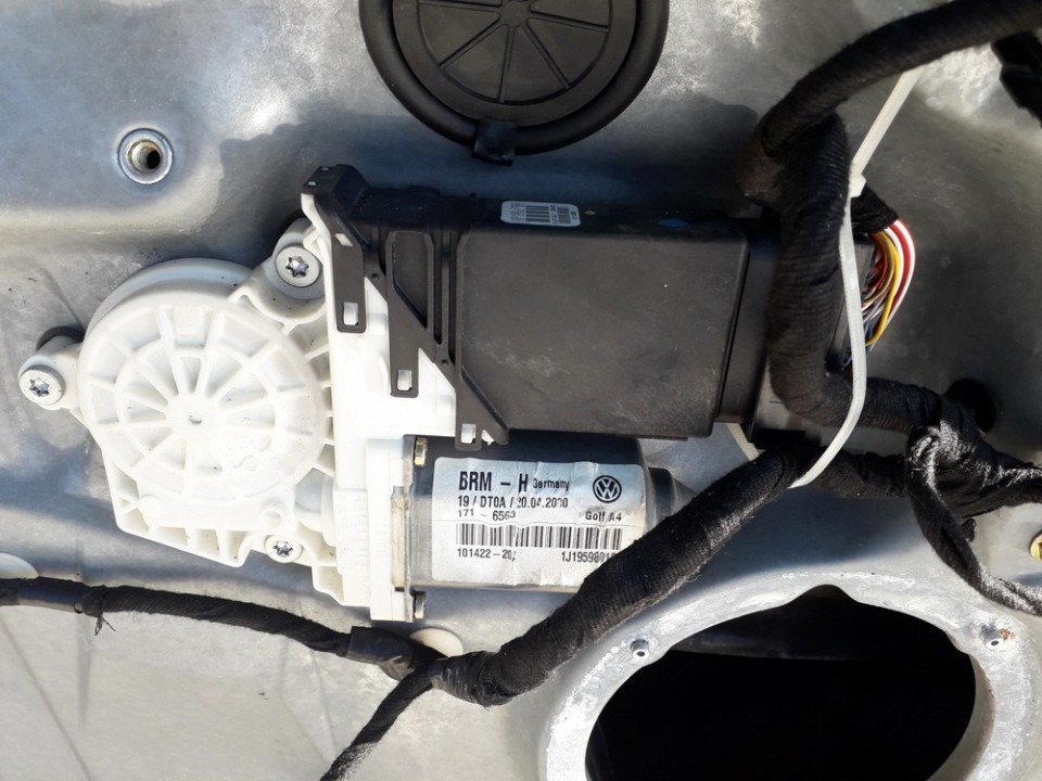 1J1959801C Volkswagen Bora 2000 Window Motor - FRONT LEFT - Thumbnail 2