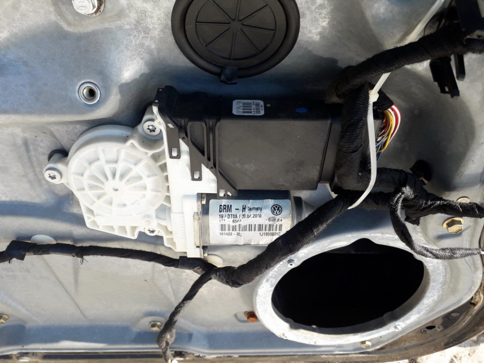 1J1959801C Volkswagen Bora 2000 Window Motor - FRONT LEFT