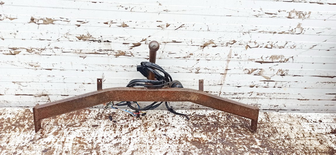 Mazda MPV 2003 Tow bars