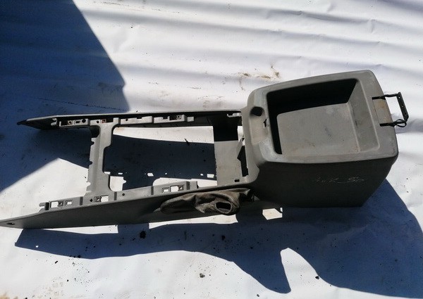 846103E000 Kia Sorento 2004 Seat Armrest