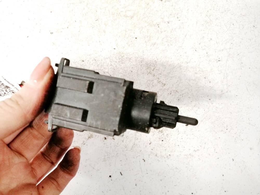 3B0945511C Volkswagen Golf 1998 Bremžu lukturu sensors - Thumbnail 3