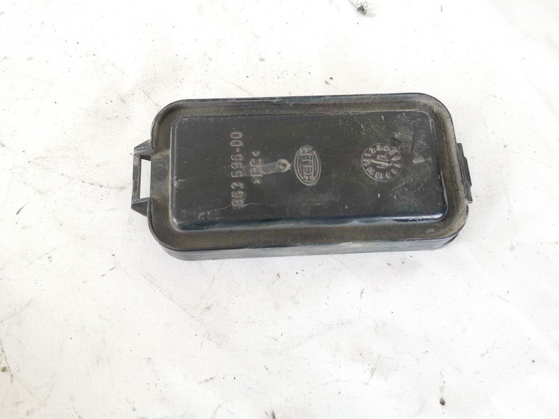 96359600 Volkswagen Bora 2002 Headlight bulb dust cover cap - FRONT