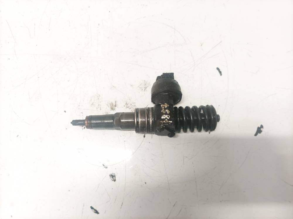 038130073 Skoda Octavia 2005 Форсунка