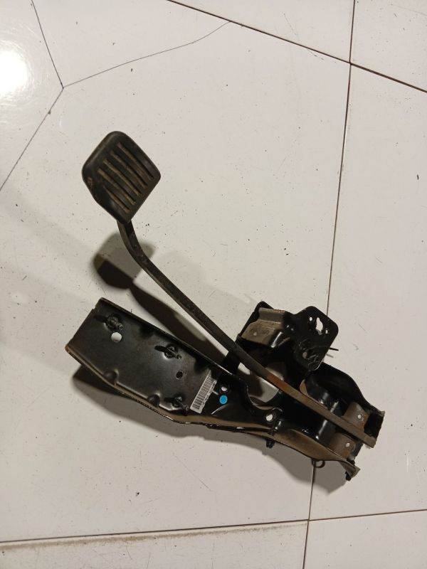 7G9N2D094NB Ford Mondeo 2007 Pedał hamulca