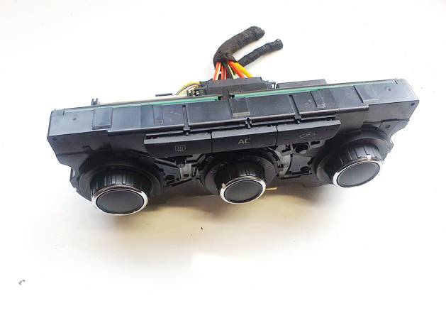 3T0820047AB Skoda Superb 2012 Climate Control Panel (heater control switches)