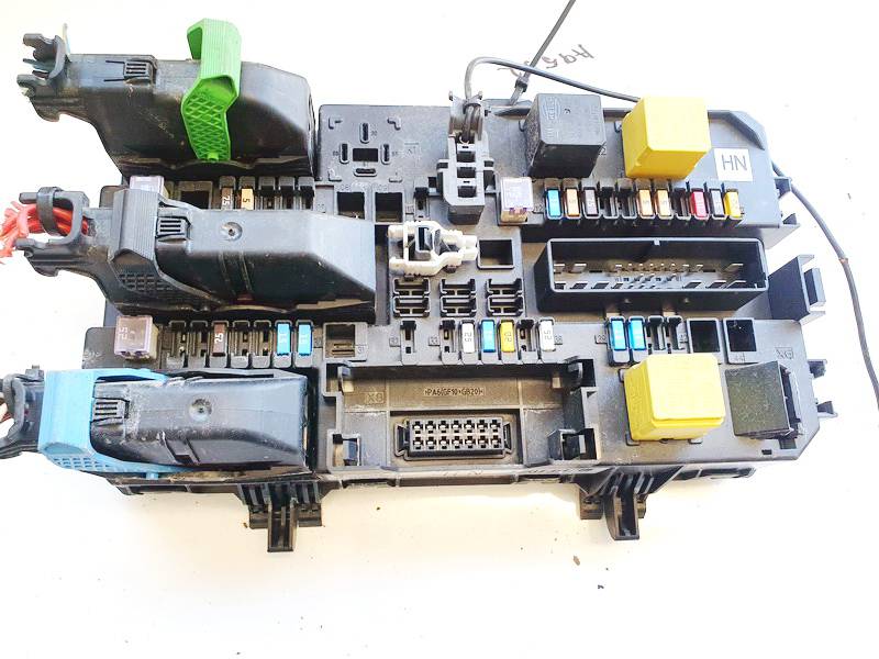 13220829 Opel Zafira 2006 Fuse box