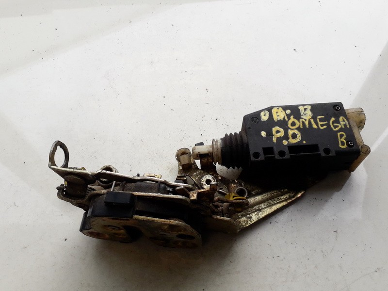 505328 Opel Omega 1998 Door Lock Mechanism - FRONT RIGHT