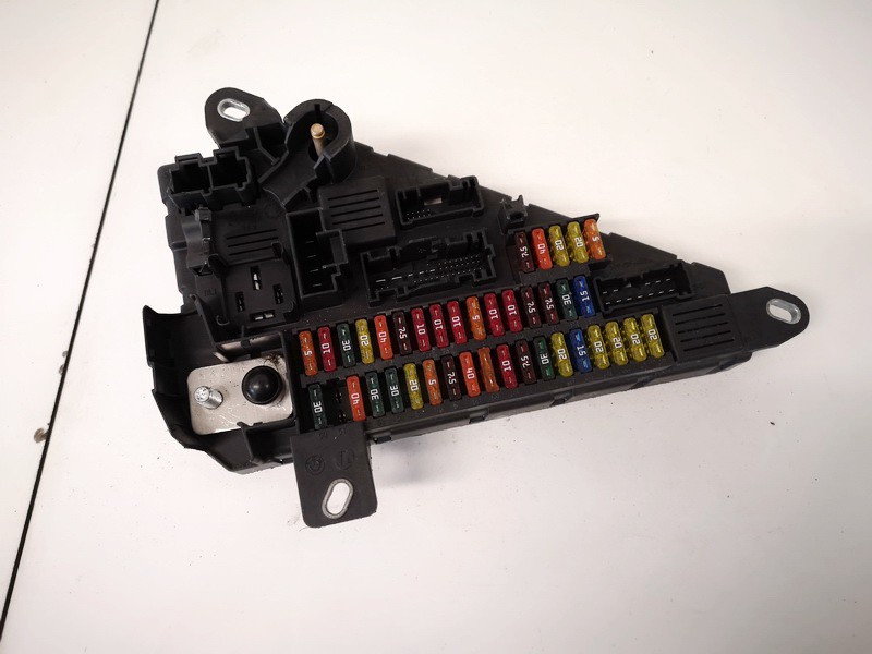 913883001 BMW 5-Series 2005 Fuse box