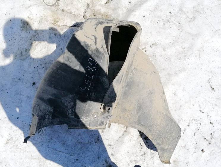 8D0810172 Audi A4 1995 Takapyörän sisälokasuojat - TAKANA OIKEALLA